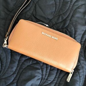 NWT Michael Kors Wristlet